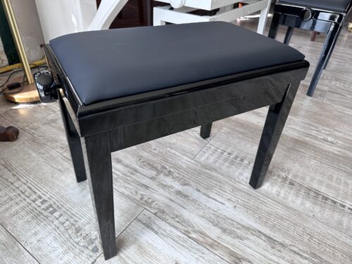 Banquette noire brillante assise en vinyl